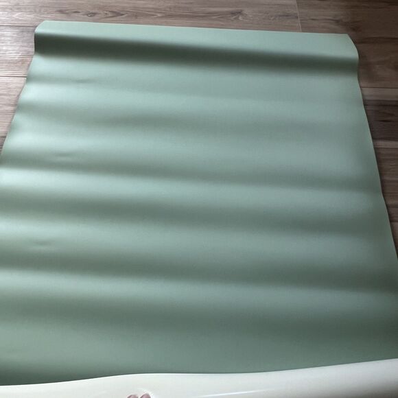 Alvin VBC44-5 VYCO 31.5 x42" 5 ply 1.1mm vinyl Architect Board Cover Green/Cream - Picture 3 of 5